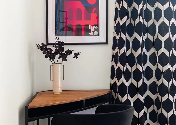 Cozy Gianicolense 3bdr * Рим